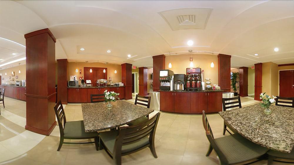 Fairfield & By Marriott Hotel 3*